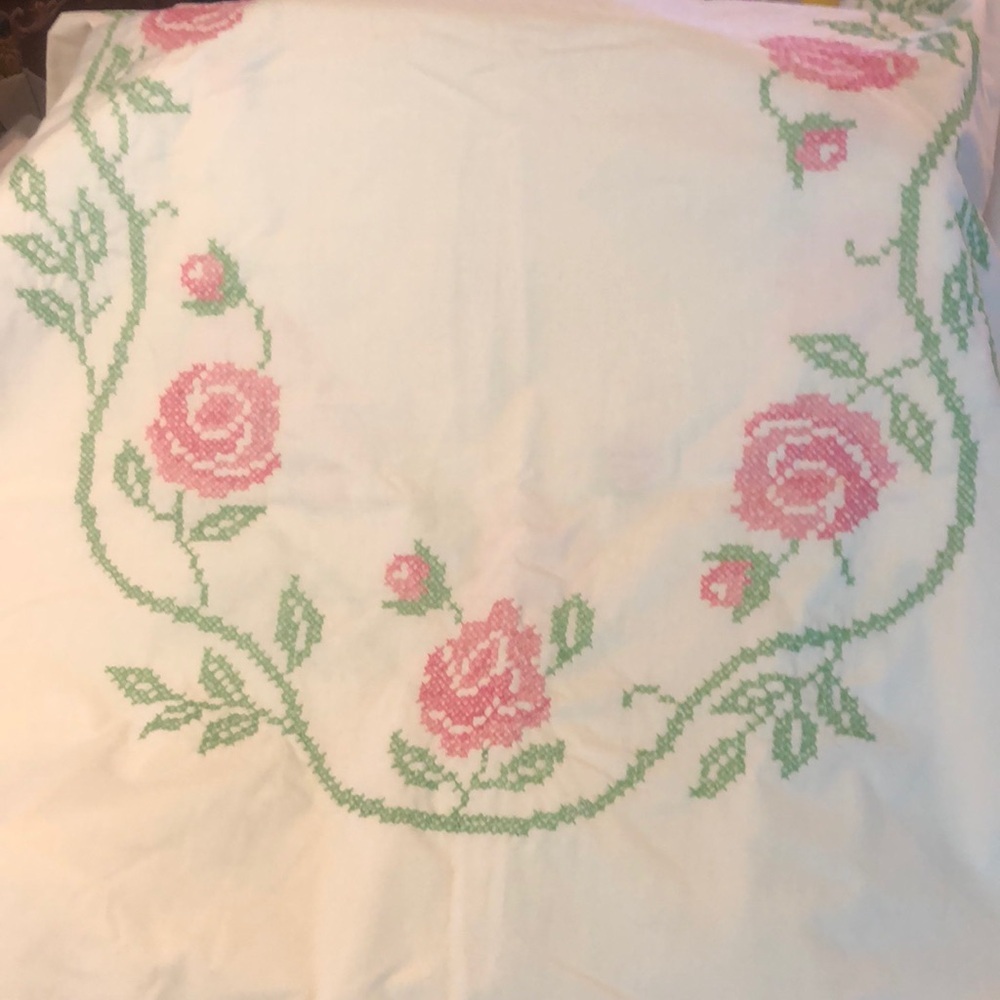 Vintage Hand Embroidered Cross Stitch Oval Scalloped EdgeTablecloth 56”x86”